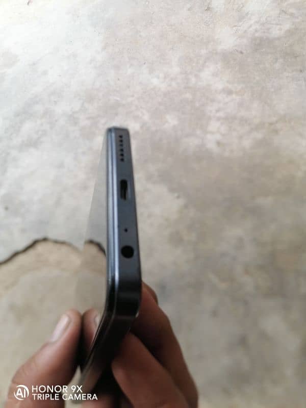 Infinix smart 8 Plus 4 64 glass Chang 5