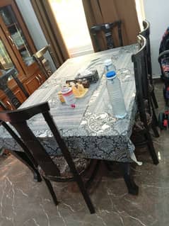 6 seater dining table. . . 8/10 condition