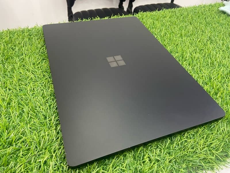 Microsoft Surface Laptop 3 Core i5 generation 10th 8gb ram 256gb ssd 1