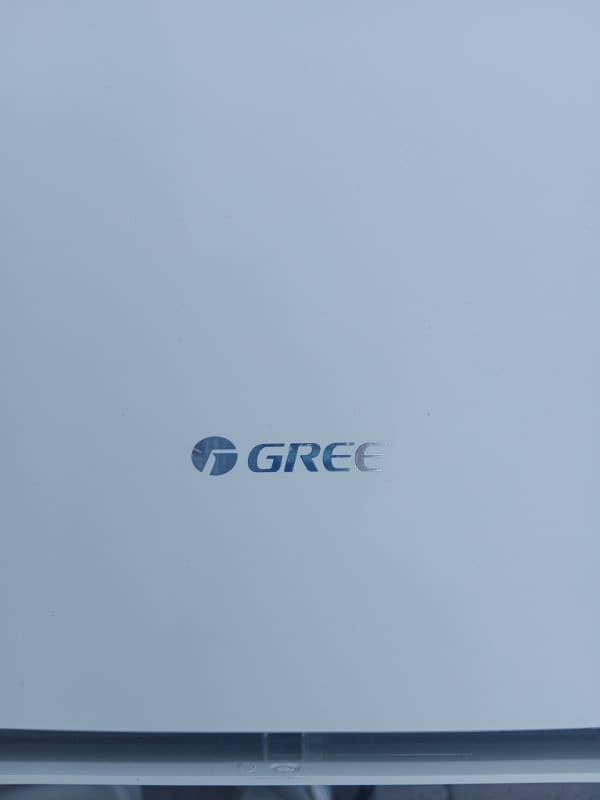 Gree inverter 1 ton new condition 2