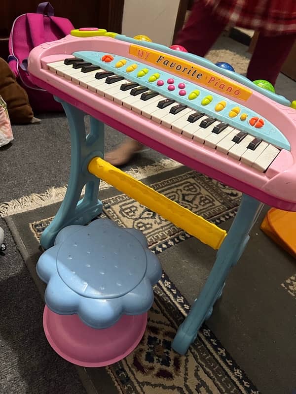 piano with stool 0