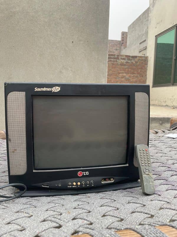 14 Inch LG tv used for sale 0