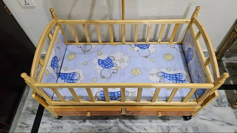 Junior baby cot and swing 2