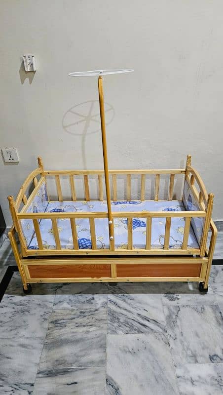 Junior baby cot and swing 3