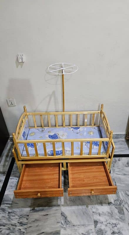 Junior baby cot and swing 5