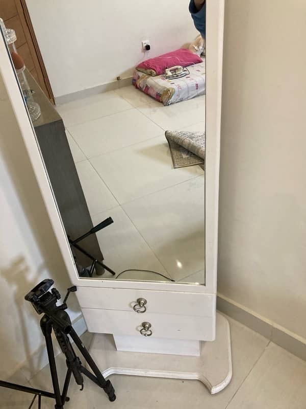 MIRROR MAKEUP VANITY 4