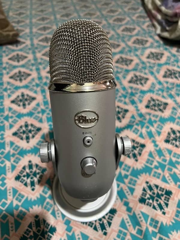 Blue Yeti Microphone 0