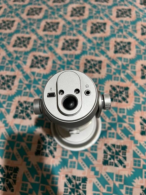 Blue Yeti Microphone 3