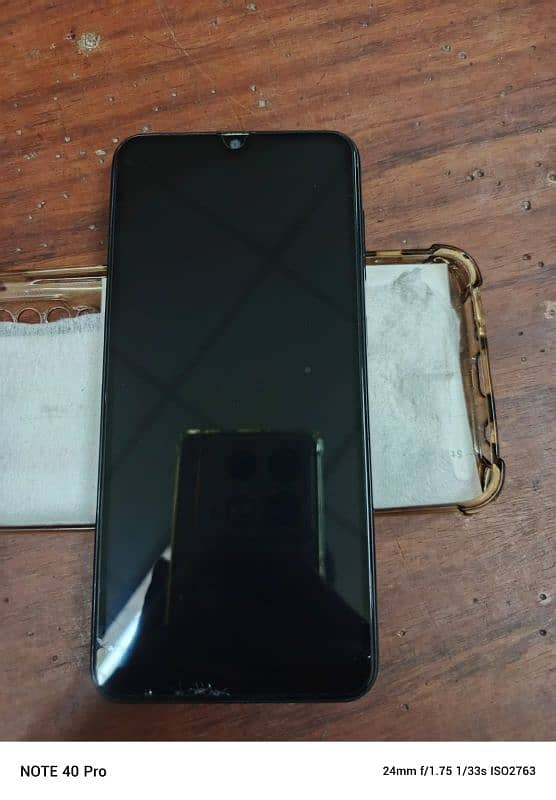 SAMSUNG GALAXY A50 WITH BOX AND CHARGER 1