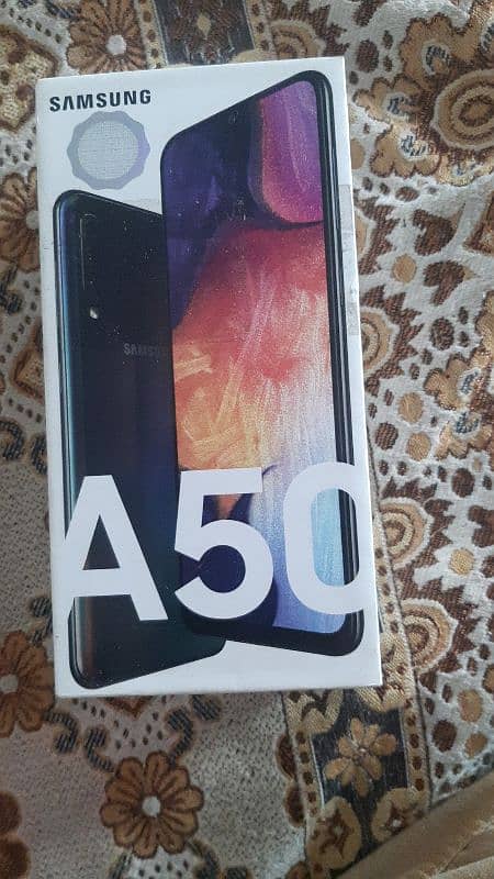 SAMSUNG GALAXY A50 WITH BOX AND CHARGER 7