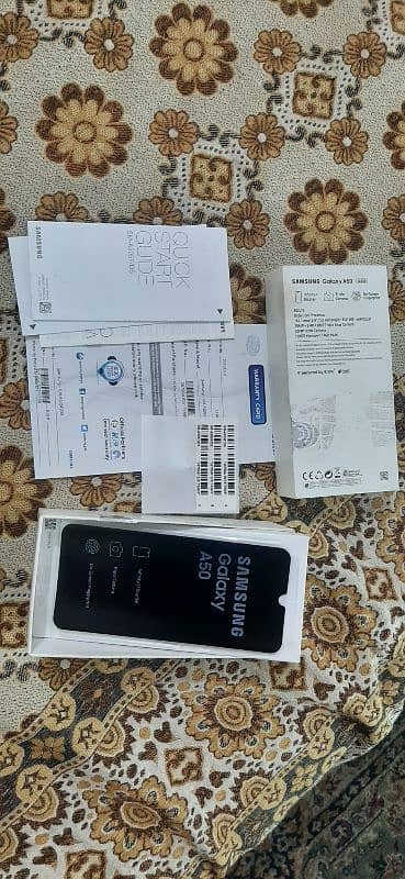 SAMSUNG GALAXY A50 WITH BOX AND CHARGER 8