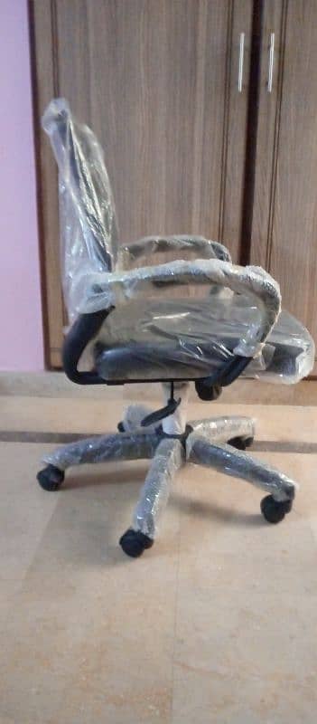 Best Office Chair For Sale - like New 1