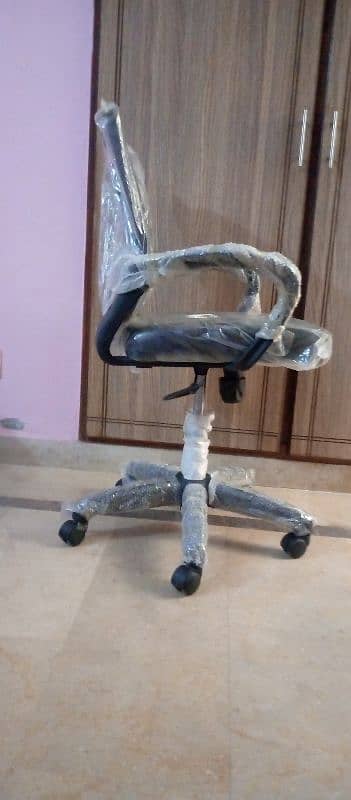 Best Office Chair For Sale - like New 7