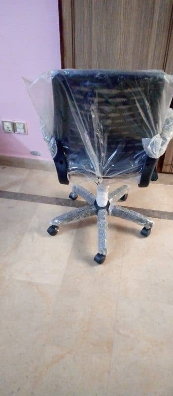 Best Office Chair For Sale - like New 9