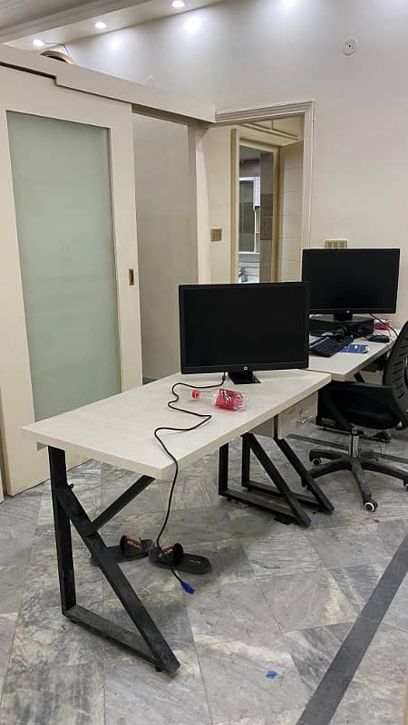 Office available for rent 4