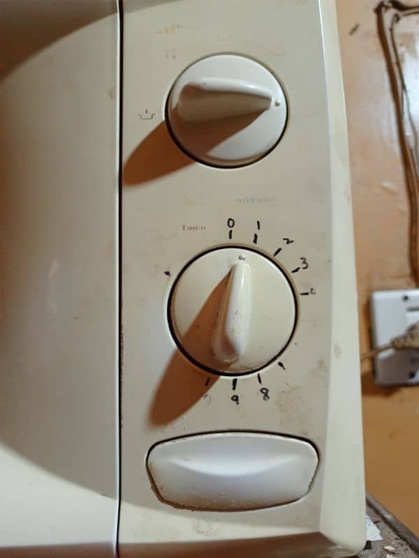 Dawlance Microwave Oven 1