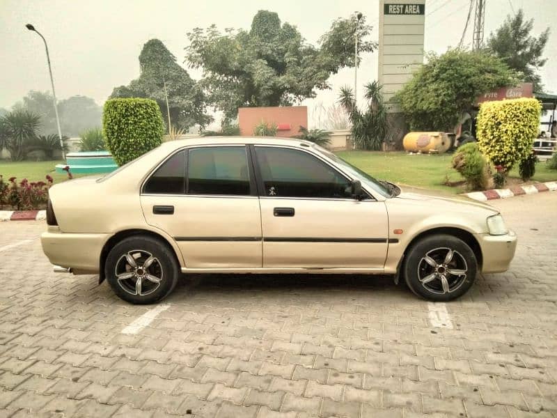 Honda Civic EXi 2000. . . . . call 03017304812 6