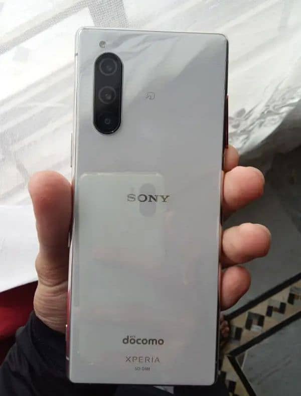 sony Xperia 5 like new in good condition 4