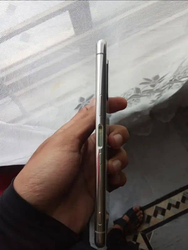 sony Xperia 5 like new in good condition 7