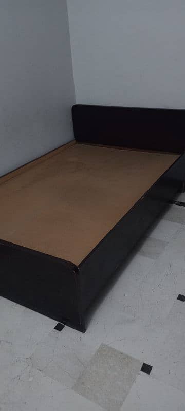 single bed 4' x 6' 1