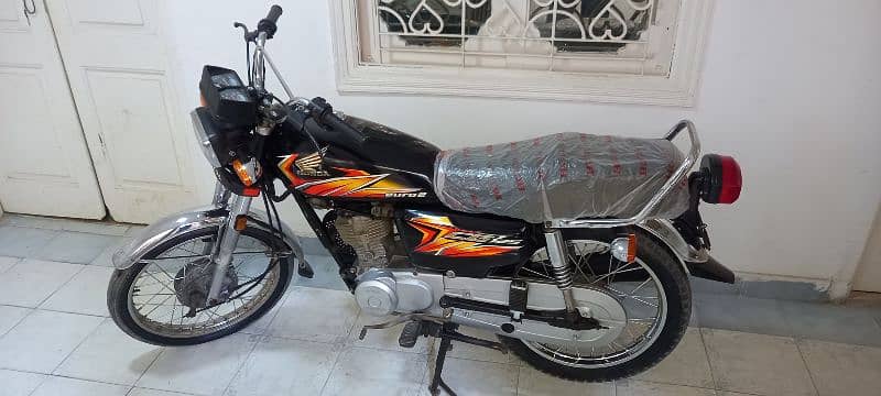 Honda 125 Karachi sealed bike 1