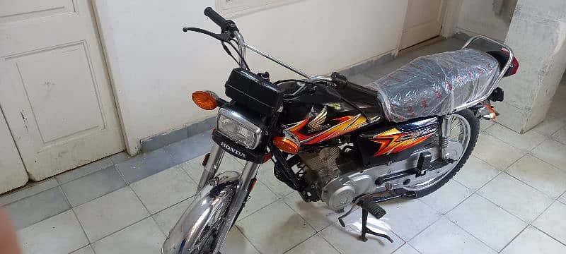 Honda 125 Karachi sealed bike 4