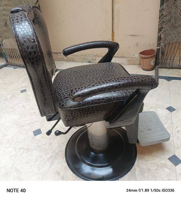 Saloon Champion Chair 4