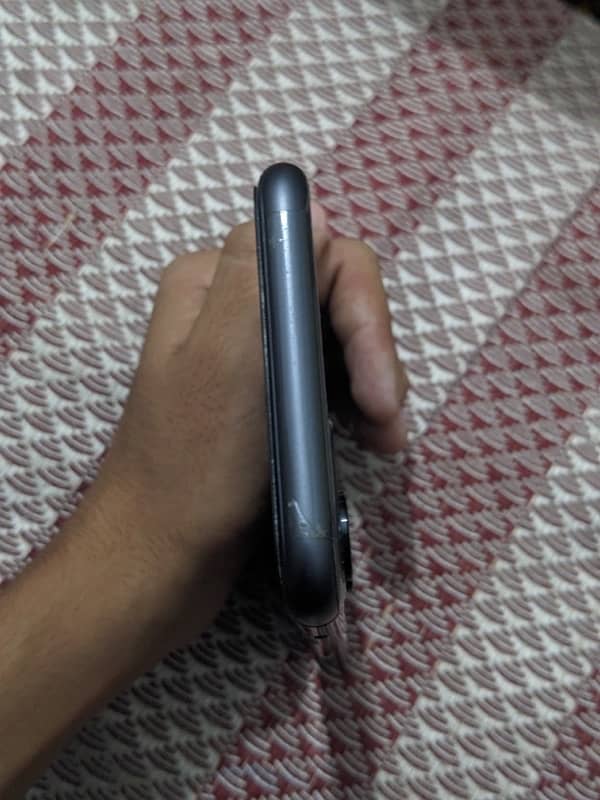 iphone 11 non pta condition 10/10 whatsapp number 03272775334 3