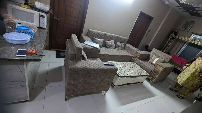 5 seater with center table zada used nh he 0