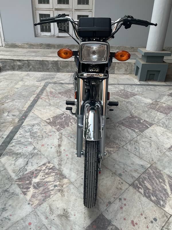 Honda 125 black colour 2025 1