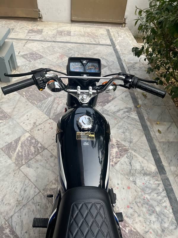 Honda 125 black colour 2025 4