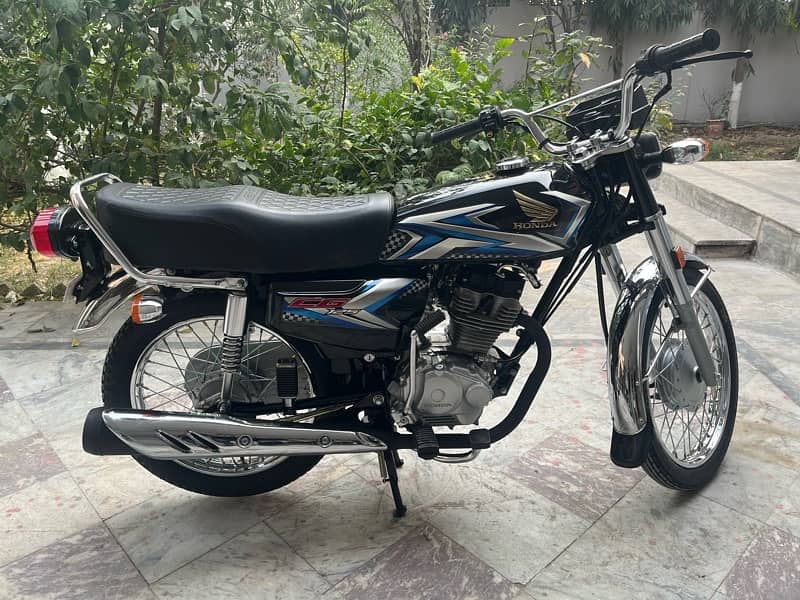 Honda 125 black colour 2025 6