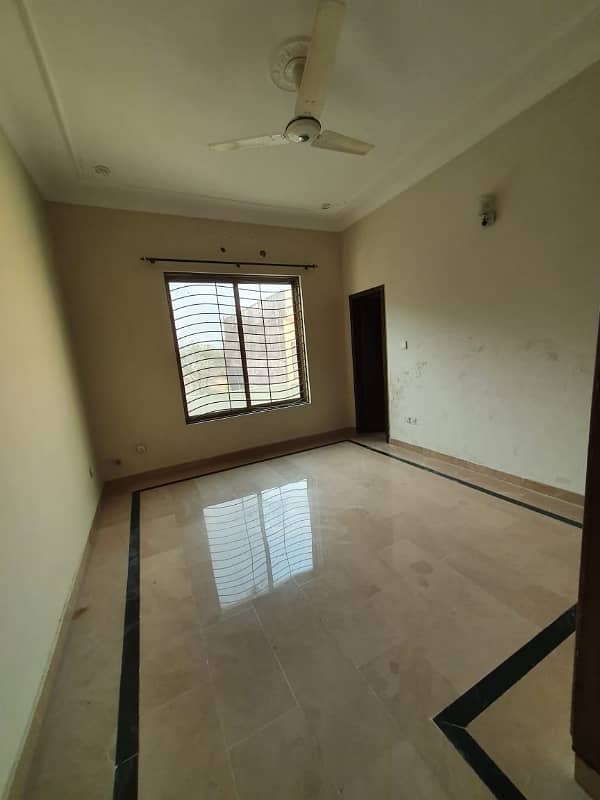 7 Marlas Upper Portion Prime Location Near Market and Mosque G-13 6