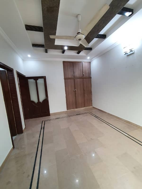 7 Marlas Upper Portion Prime Location Near Market and Mosque G-13 9