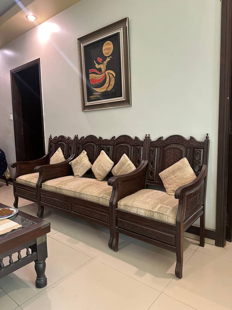 Exclusive and Antique 4 Seater Set on a budget 0