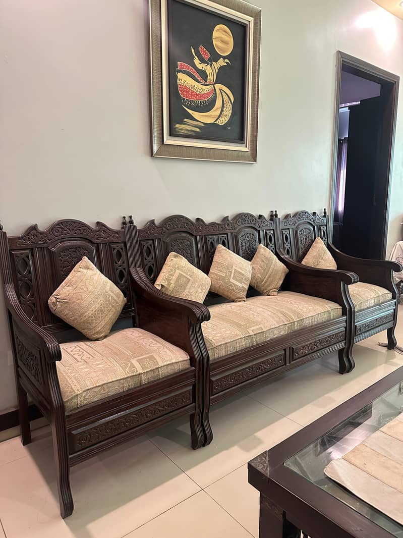 Exclusive and Antique 4 Seater Set on a budget 1