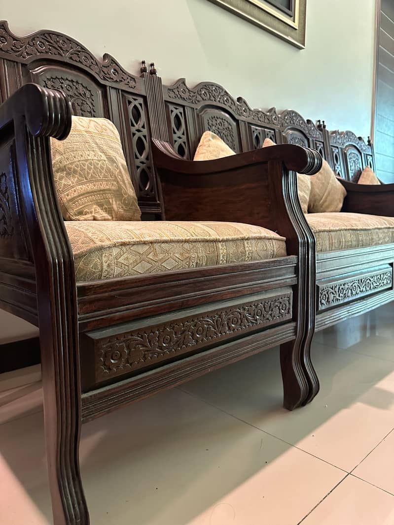 Exclusive and Antique 4 Seater Set on a budget 2