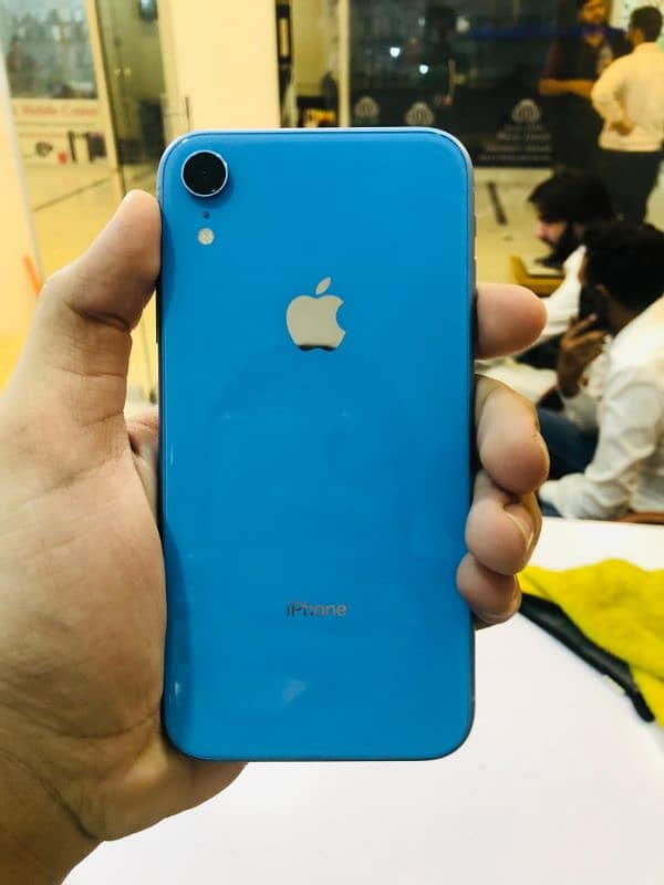 iphone XR 64 gb 4 month sim working 3