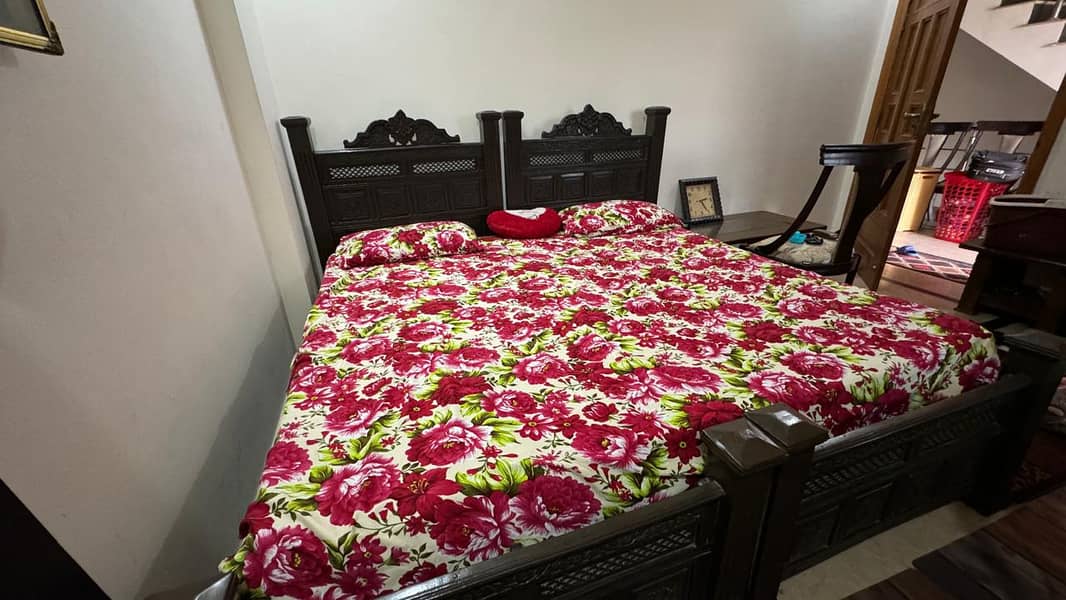 For Sale: Two Single Beds in Chinioti Style 4