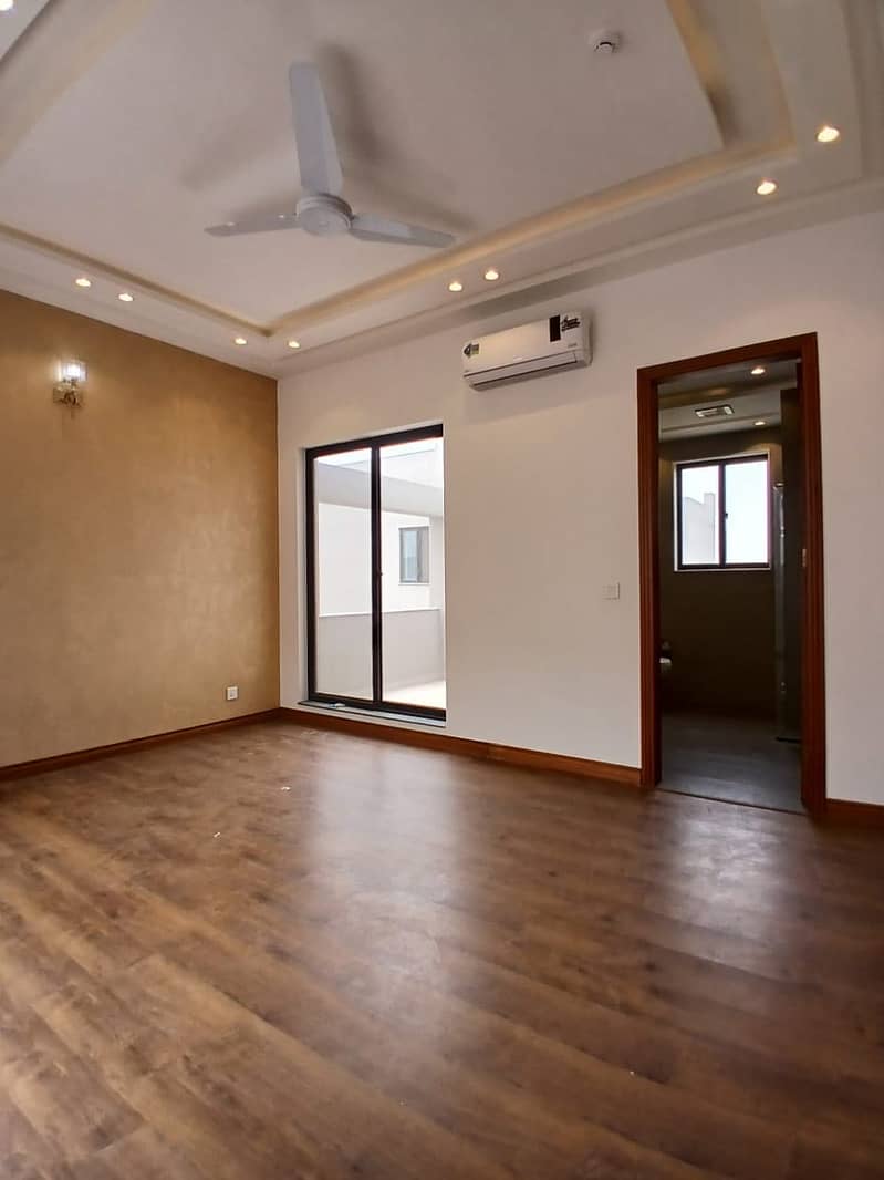 DREAM HOME OFFERS 10 Marla House Is Available For Rent In DHA Phase 5 Lahore At Prime Location 0