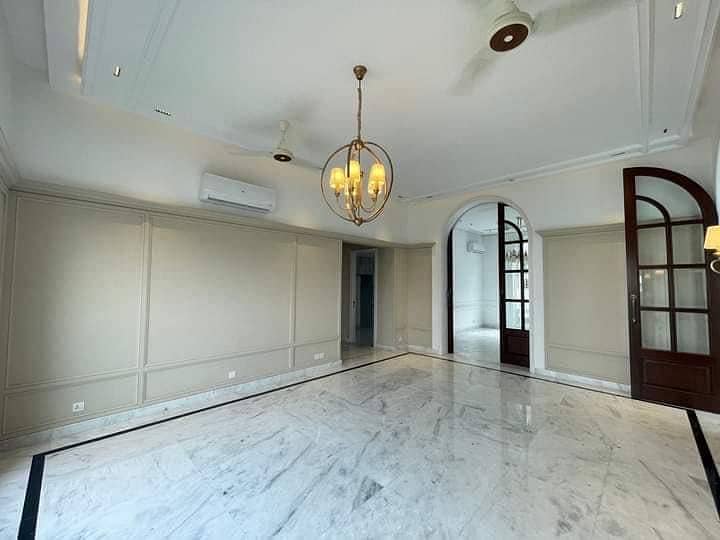 1 kanal upper protions Is Available For Rent In DHA Phase 5 Lahore At Super Hot Location. 7