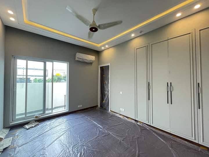 1 kanal upper protions Is Available For Rent In DHA Phase 5 Lahore At Super Hot Location. 9