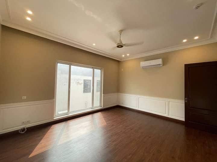 1 kanal upper protions Is Available For Rent In DHA Phase 5 Lahore At Super Hot Location. 11