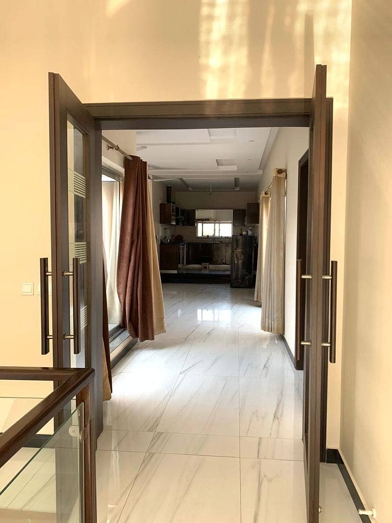 DREAM HOME OFFERS one kanal upper portion Is Available For Rent In DHA Phase 6 Lahore At Super Hot Location. 100% Original picture Corner Sparte Gate 6