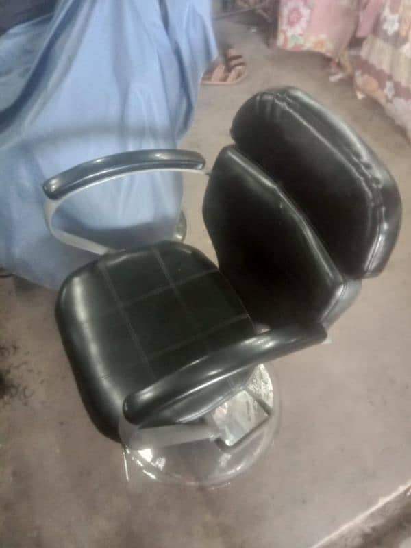 2 chairs condition new 0