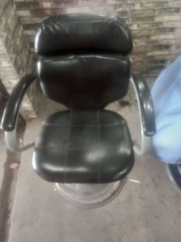 2 chairs condition new 1