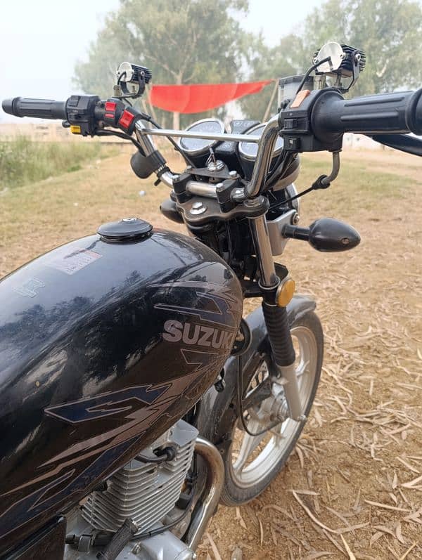 Suzuki GS 150 SE 2