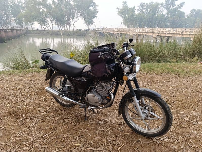 Suzuki GS 150 SE 13