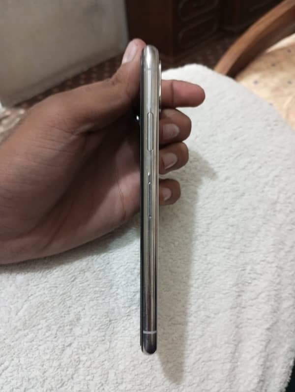 iphone x factory unlock 10/10condition 2