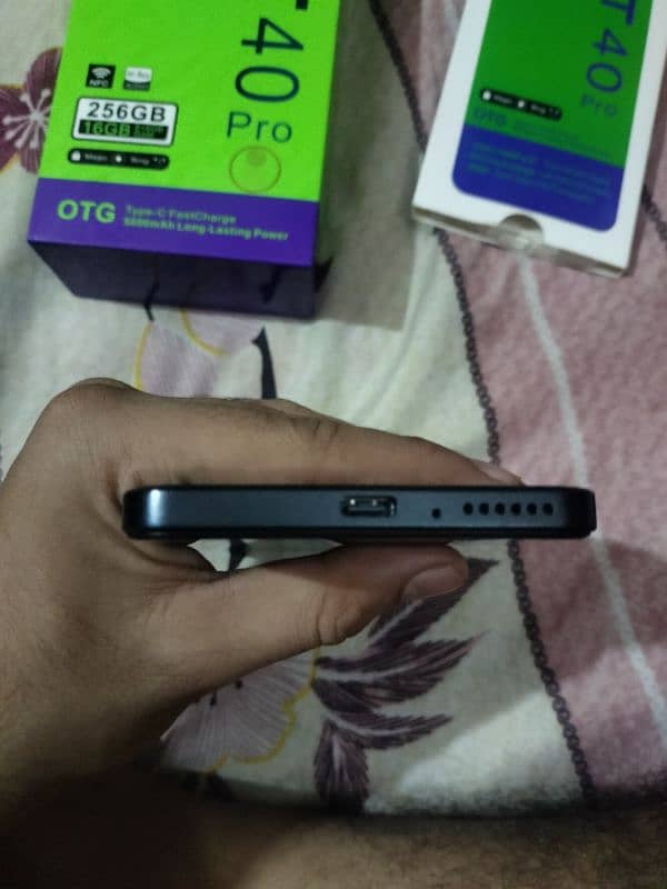 Infinix Hot 40 Pro Black 3